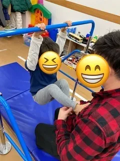 児童発達支援・放課後等デイサービス　IPPOIPPO/💪鉄棒チャレンジ！できた喜びがIPPOIPPO広がる瞬間✨