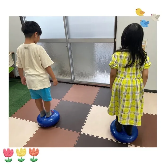 ピカピカKIDS 長久手校/❓じっと座っていられない！実はここをトレーニングします！