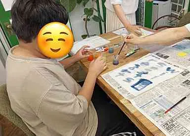 「就労準備型」放課後等デイサービスNESTING大黒町/絵筆で文字をかこう🌈