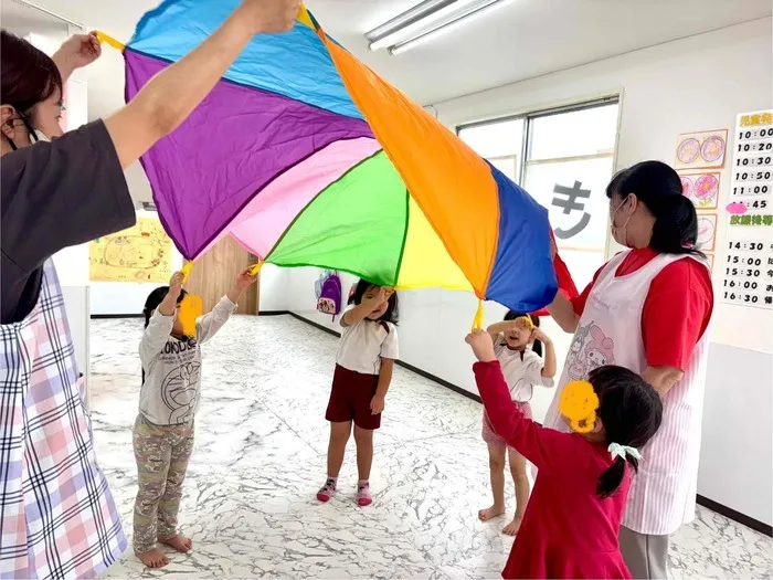 こぱんはうすさくら横浜いずみ教室/バルーン遊び
