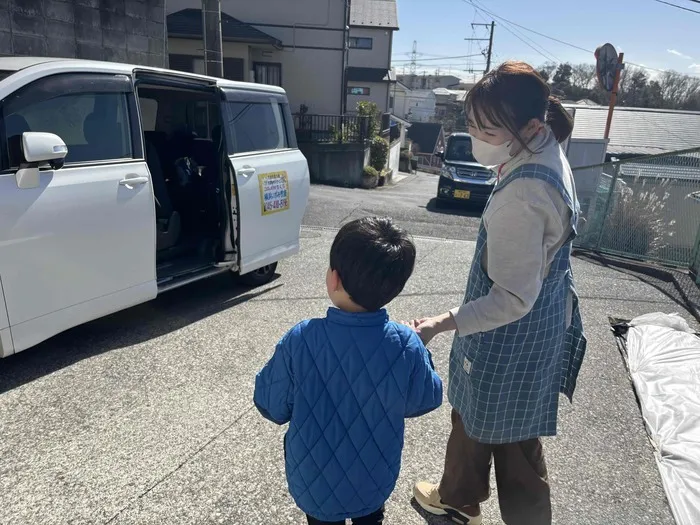 こぱんはうすさくら横浜いずみ教室/車にのるよ