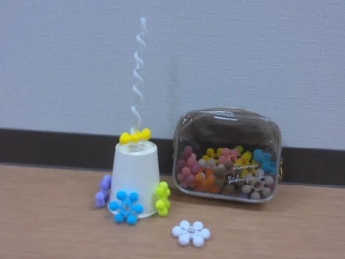 クロッカ町屋/👀🌺手作り教材：フラワーブロック×モールでぐるぐる追視🌺👀