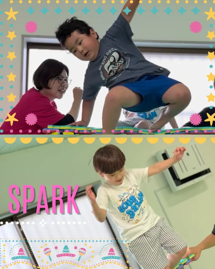 スパークランド郡山安積/高台からのジャンプに挑戦しているお友だち👦