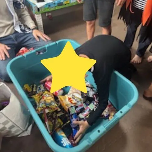 放課後等デイサービス ぷるめりあ/お菓子のつかみ取り(ハロウィンパーティー)