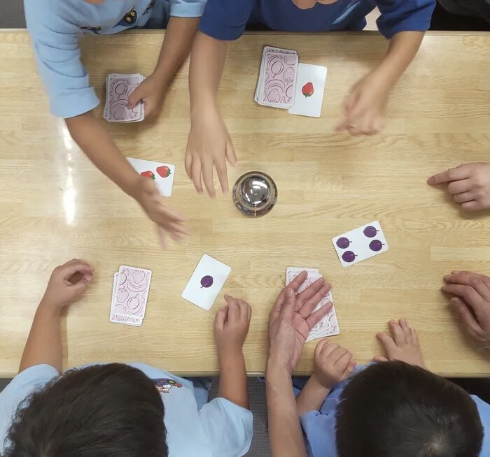 まめの木　【空きあり　お気軽にお問い合わせください！】/5歳児クラス　「誰が早いか」ゲーム