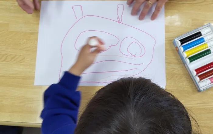 まめの木　【空きあり　お気軽にお問い合わせください！】/3歳児クラス　お絵かき🖍️