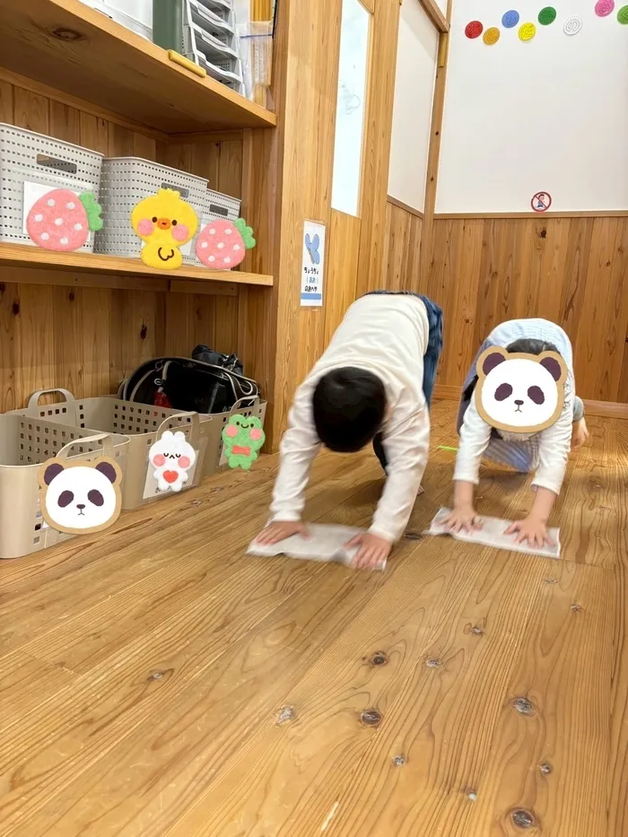 JR蓮田駅徒歩2分　ブロッサムジュニア蓮田教室　児発・放デイ/雑巾がけレースをしました😊😊