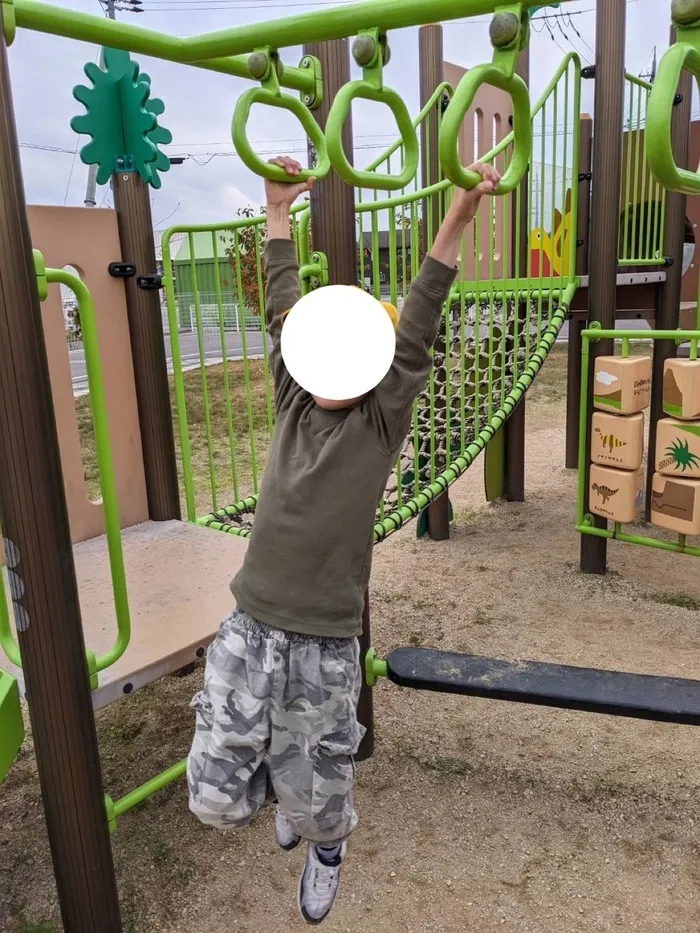 にじいろぱれっと八日市/季節の心地よさを感じながら、公園でのびのびと🍂