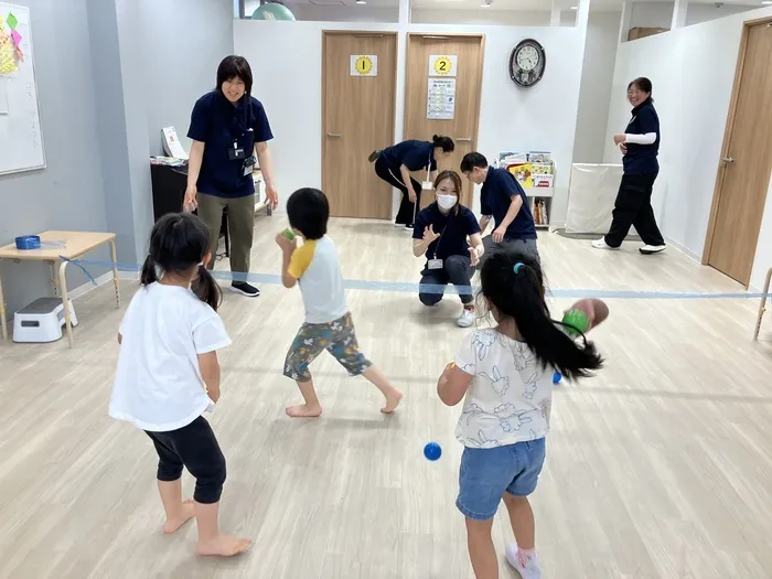 Himawari⁺Academy鳴尾校　2024年12月オープン！！/集団あそび～陣取りボールなげ～