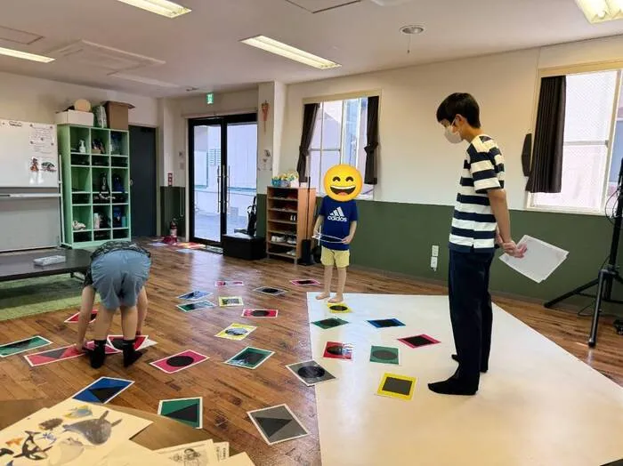 放課後等デイサービスひみつきち/図形タッチ🔴🔼🟩