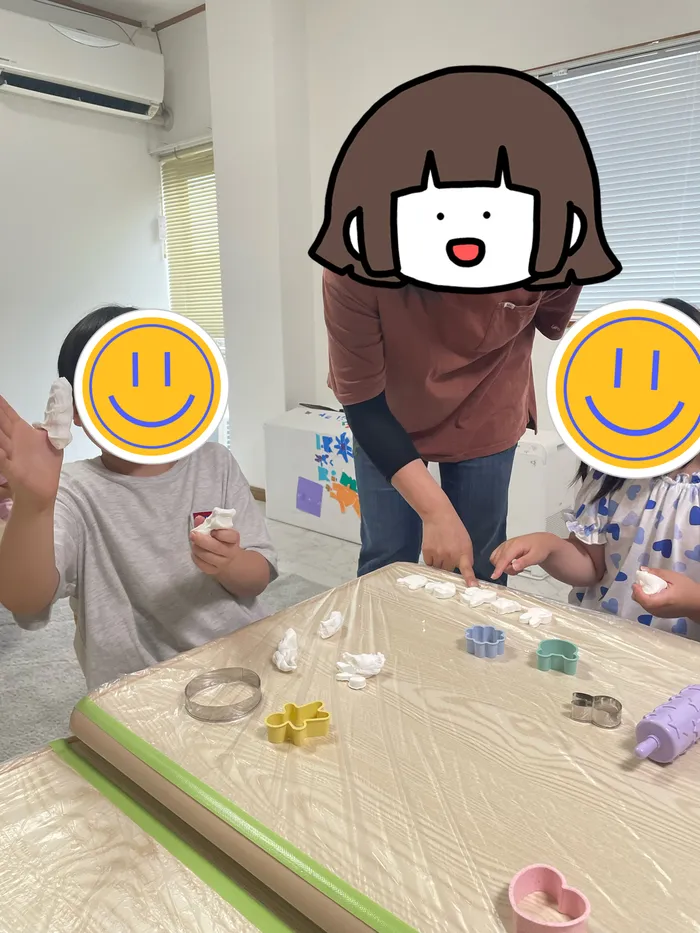 児童発達支援・放課後等デイサービス ジョイス/光る粘土を使って工作しました！