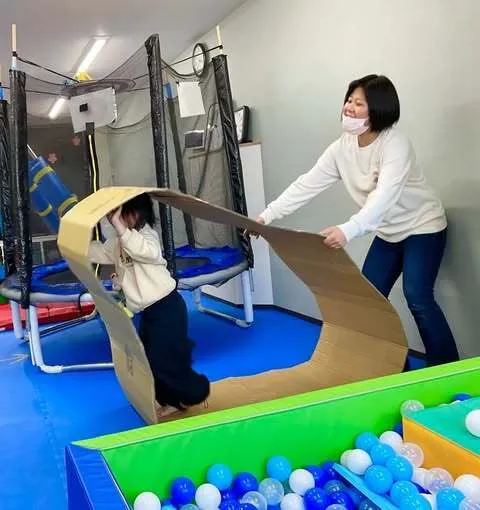 ニコニコはうす/段ボールでキャタピラ