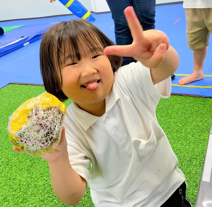 ニコニコはうす/にこにこ笑顔で「できたよ！」新聞紙たこやき♪