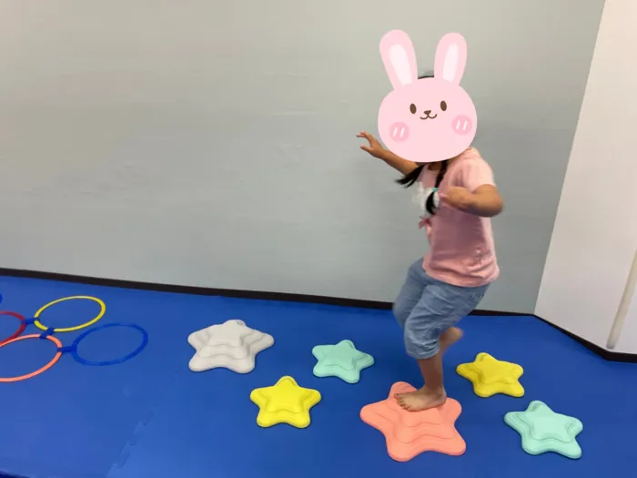 ニコニコはうす/飛び石ぴょんぴょん
