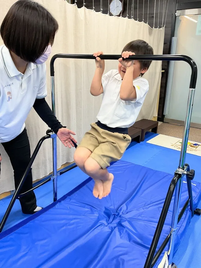 ニコニコはうす/💪ぎゅっ！とにぎって、ぶらさがりチャレンジ！