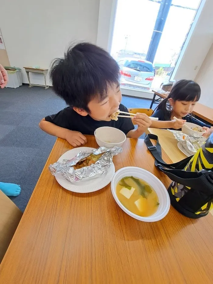 愛YOUわくわく広場やまごえ/鮭のホイル焼きを作ったよ🐟🍳