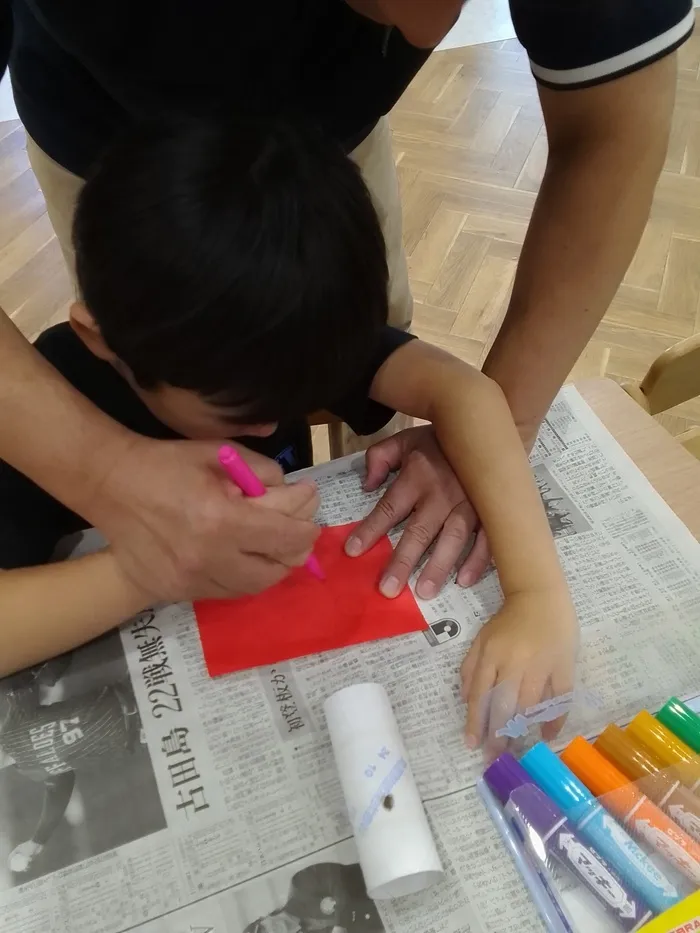 カフェのような落ち着いた雰囲気のふくふくKidsClub/廃材工作～✂️