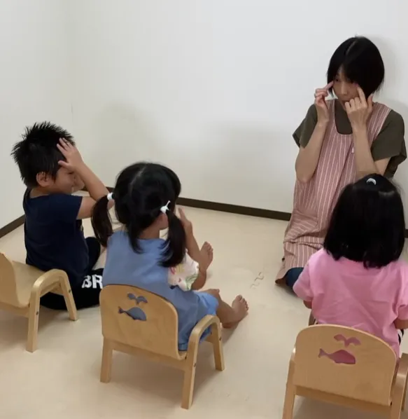 スマイルふしみ/手遊びでまねっこ