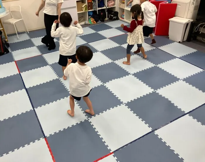 【英語、ダンスレッスン、リトミック】を主体とした放課後デイサービス・児童発達支援エンジェルPlus/金曜日はダンスレッスン(^^♪