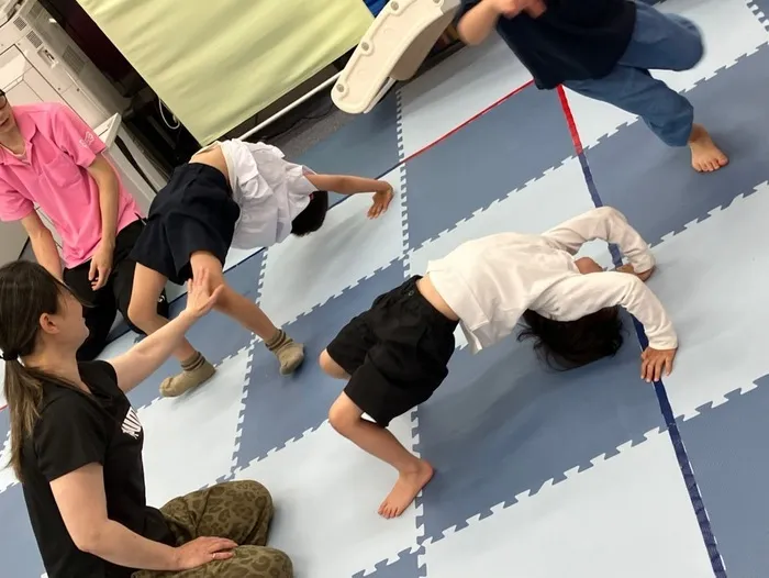 【英語、ダンスレッスン、リトミック】を主体とした放課後デイサービス・児童発達支援エンジェルPlus/ご自分のタイミングで('ω')