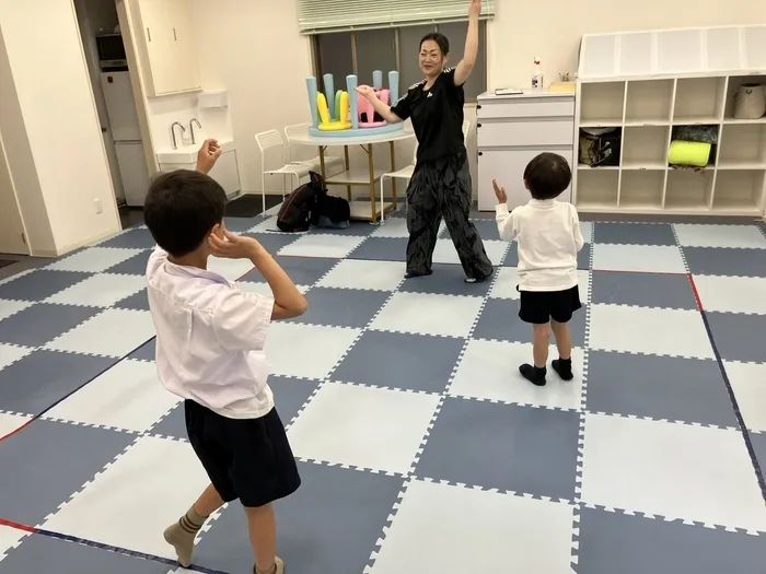 【プロ専門講師による英語、ダンス、リトミックレッスンご提供】放課後デイサービス・児童発達支援エンジェルPlus/今日の活動はダンス(^^♪　・・・から観察できること