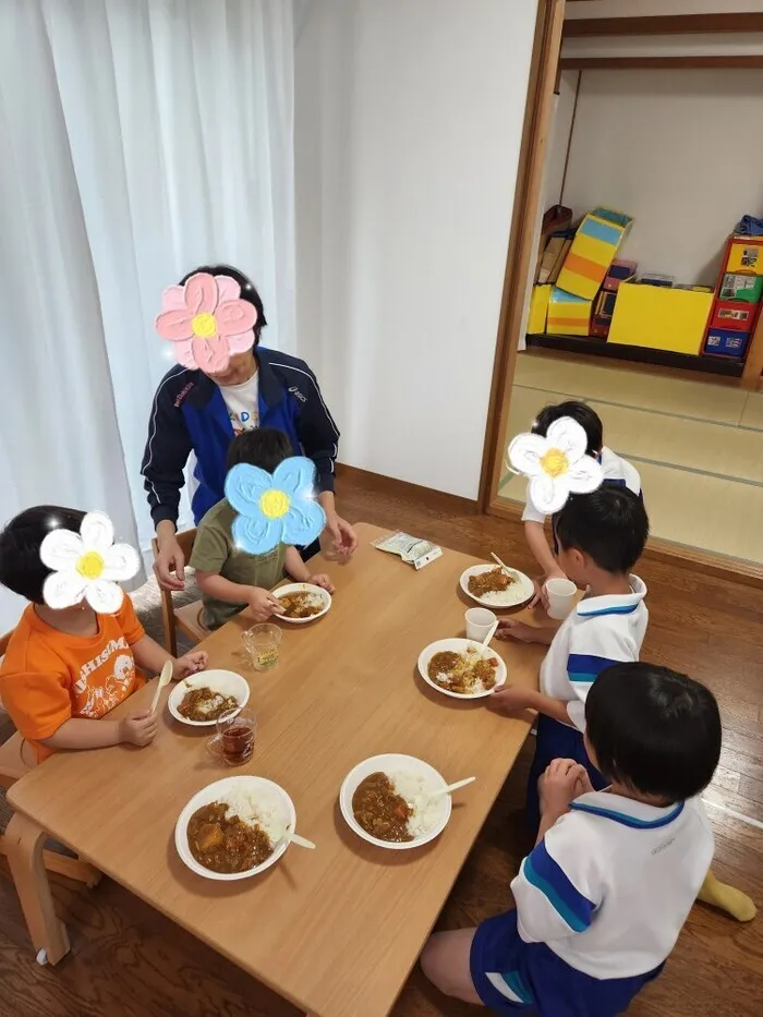【２０２４年１２月オープン！送迎もあります】ドキドキキッズにこにこ園/カレーを作りました☆