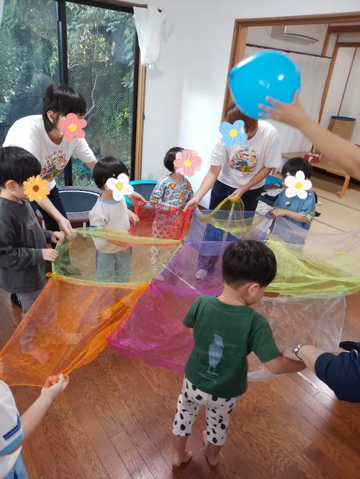 【児童発達支援☆放課後等デイサービス】ドキドキキッズ/シフォンスカーフパラバルーン🎈