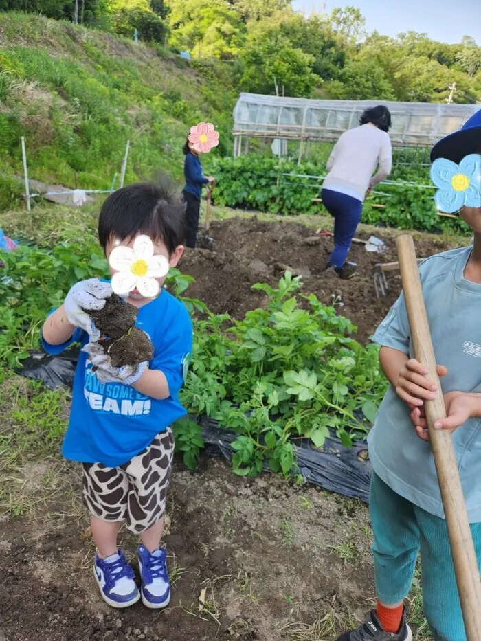 【２０２４年１２月オープン！送迎もあります】ドキドキキッズにこにこ園/畑でも元気いっぱい！！