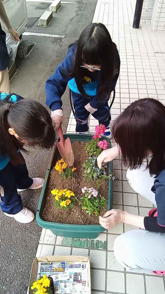 【2024年12月OPEN!】多機能型ステーション望　紫波【0~】/春らんまん～プランターへの花植え～