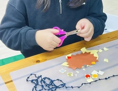 言葉のにわ-宝-②【3月1日オープン】言語聴覚士2名・作業療法士1名/ハリネズミを作ろう！