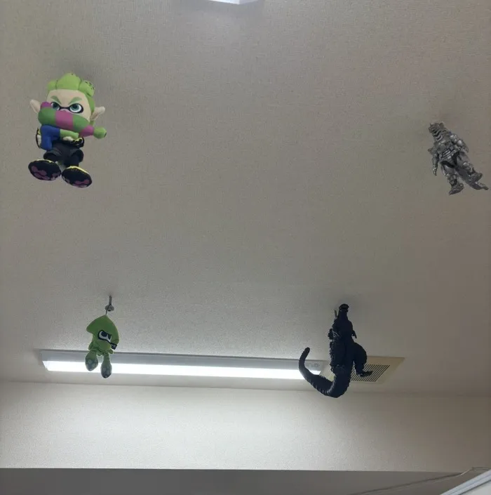 放課後等デイサービスプロラボ 東灘校/天井に大怪獣が・・・⁉