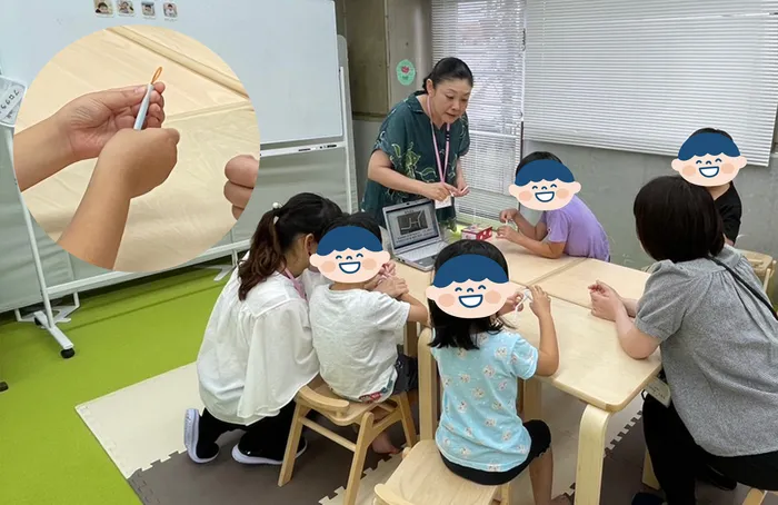 児童発達支援・放課後等デイサービス ひとつぼし/少し難しいストロー工作に挑戦！小さな成功体験が大きな自信に。