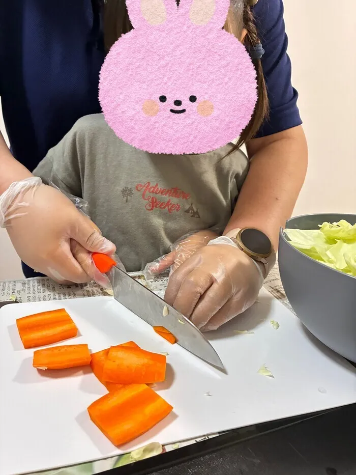 【空き枠あり】児童発達支援・放課後等デイサービスふぉんたーな/夏祭り　焼きそばづくり