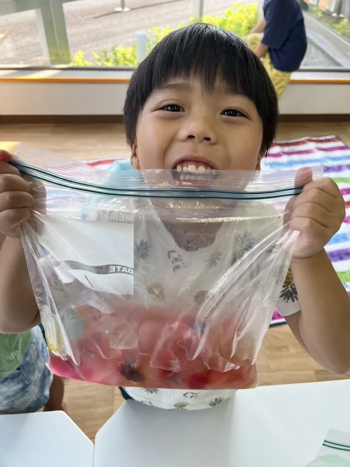 nijico藤沢/カラフルな🧊で遊ぼう✨