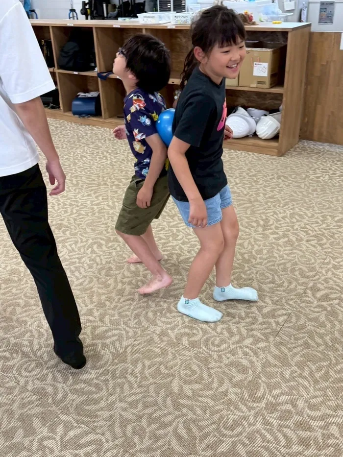 放課後等デイサービス　キラキラ沖野/ボールを運んで