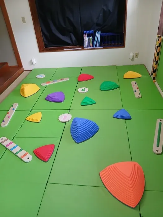 子どもたちが楽しみながら体幹やバランス感覚を育てます
