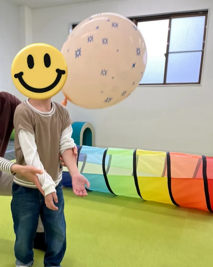 SUNNY幼児教室/プレイルームでふうせん遊び