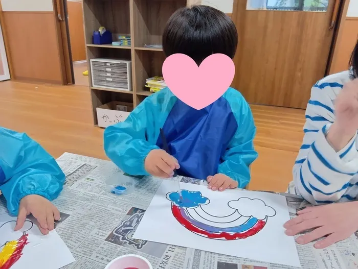 しなやかな森牧/絵の具を使って塗り絵をしました！