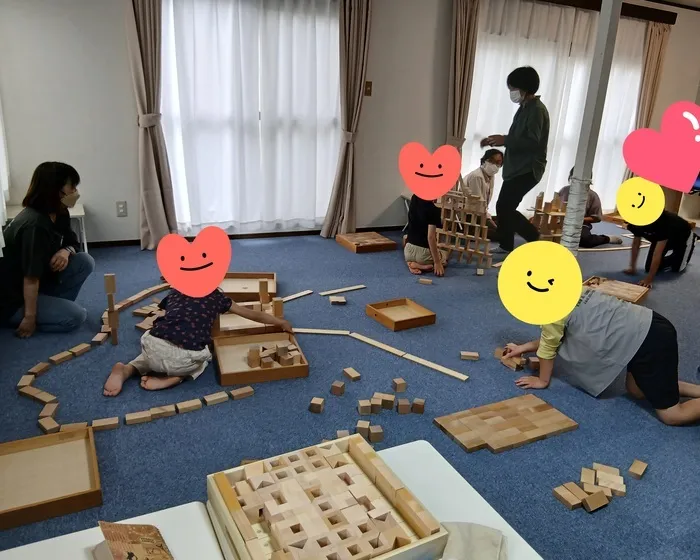  ペンギンのあしあと　池の上/積み木活動