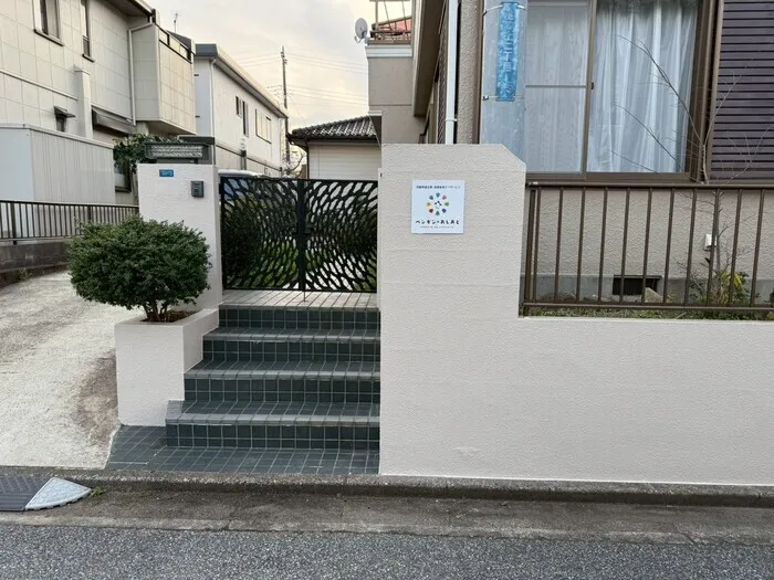  ペンギンのあしあと　池の上