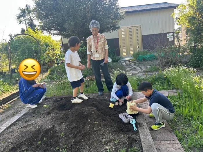 放課後等デイサービスめ・ぶき/砂場で学ぶことはいっぱい