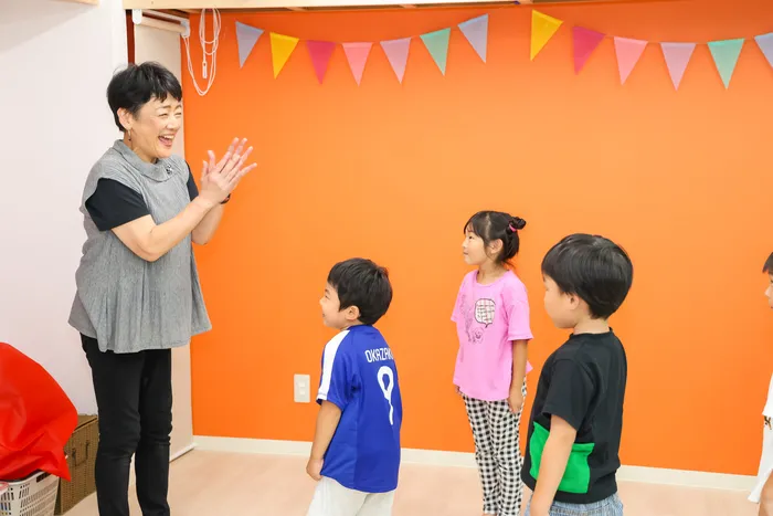 児童発達支援えんじょ～い glow up!/みんなで楽しく英語教育！