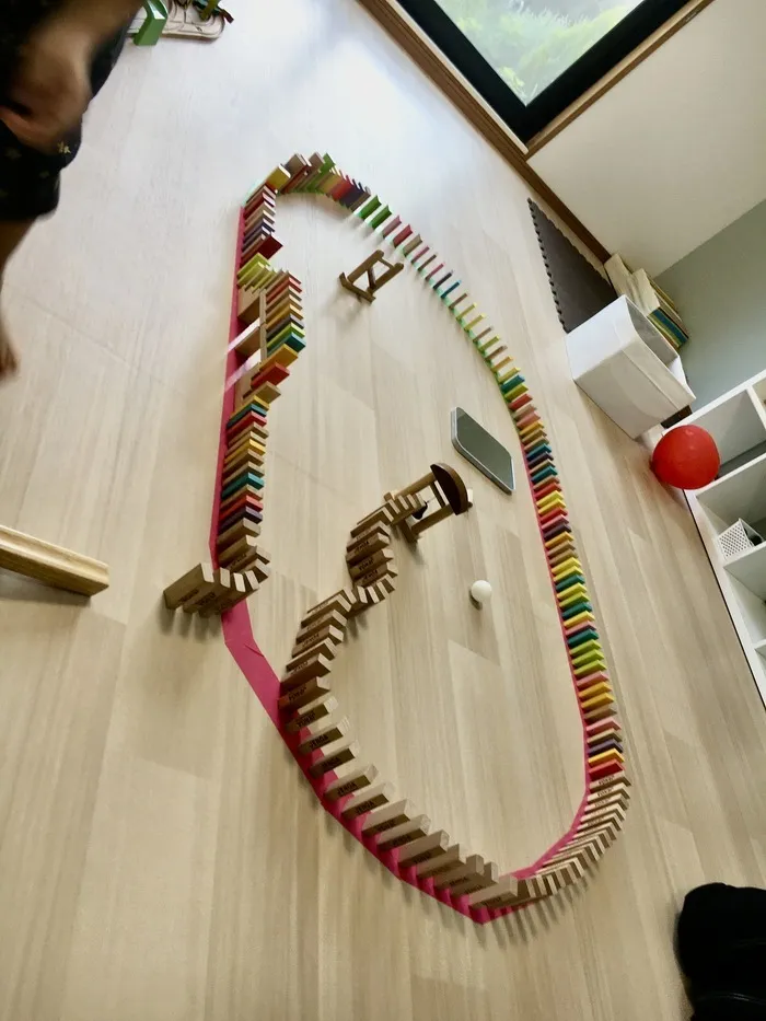 さんりんしゃ/みんなでつなげた！カラフルドミノあそび