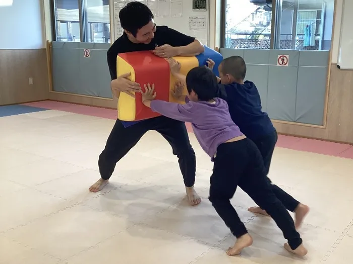 運動療育センター　ぐらんど（水巻教室）/大人げない？いや！負けたくない！