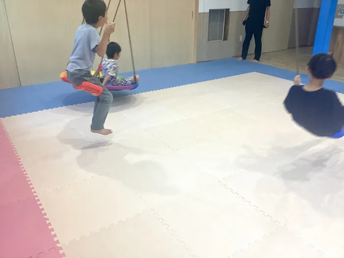 運動療育センター　ぐらんど（水巻教室）/療育の内容・効果・目的の紹介/ブランコ編
