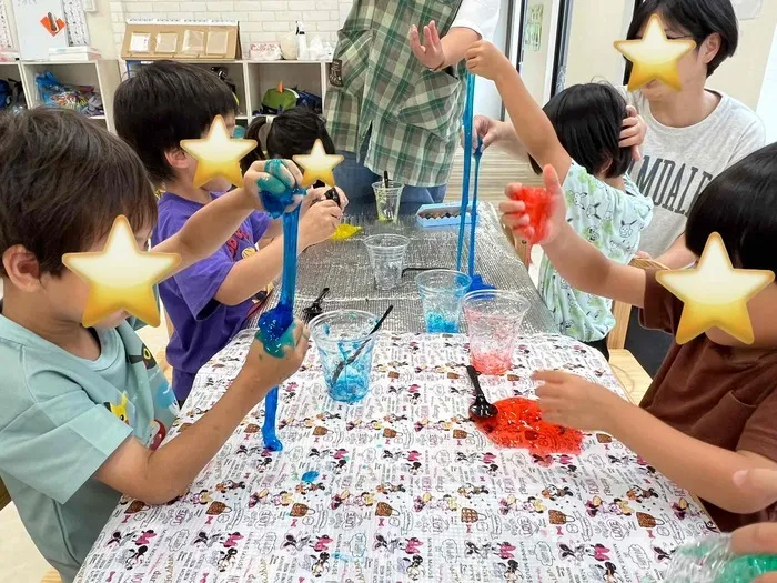 ウィズ・ユー川崎鹿島田　送迎あり　月△火〇水△木〇金〇土〇祝〇　土祝可/今日のプログラムは「スライムづくり」でした🎨