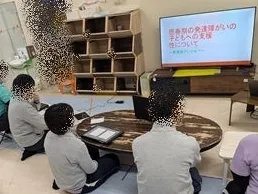 にじいろテラス豊新/スタッフの専門性・育成環境