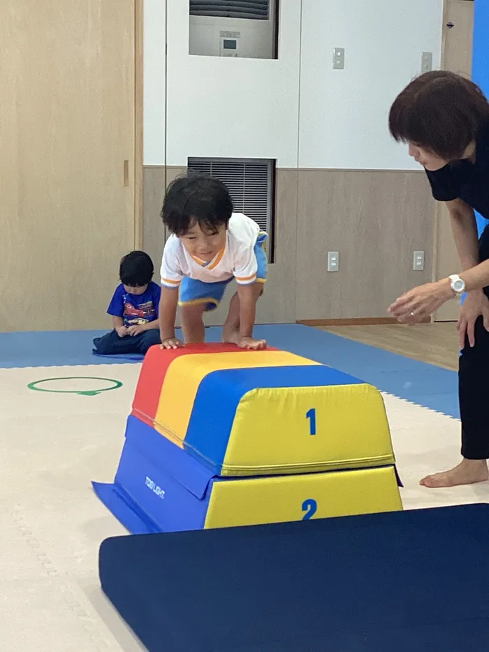 運動療育センター ぐらんど(水巻教室)/登って降りて、跳べなくたっていいじゃない!