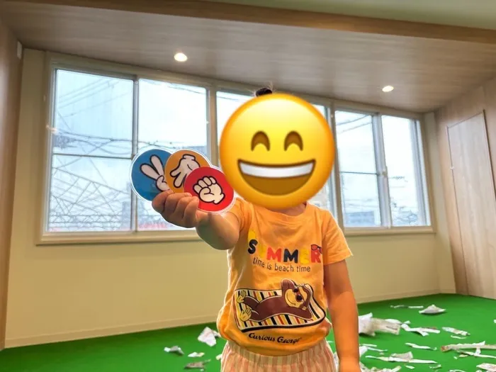 こどもサポート教室ハニカム/新聞じゃんけんゲーム✌️