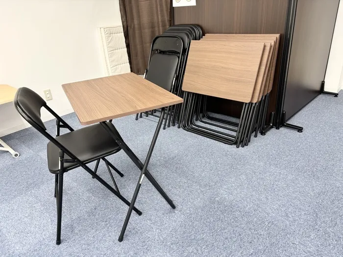 机を使うときには 一人一つの机を用意！集中できます✨